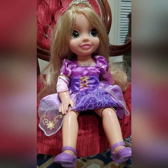 Disney Princess Rapunzel Articulate Doll - Picture 2 of 3